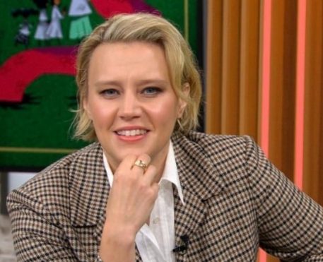 Kate McKinnon será Afrodite na 3ª temporada de Percy Jackson