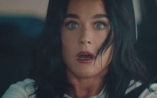 Katy Perry detalha suposta traição de Orlando Bloom em novo clipe