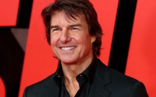 Tom Cruise recebe Oscar honorário e homenageia o cinema