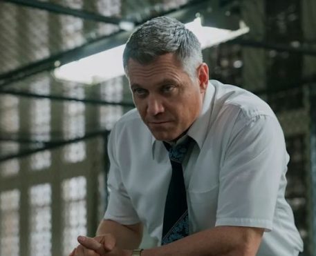 Percy Jackson e os Olimpianos escala Holt McCallany como Atlas na 3ª temporada