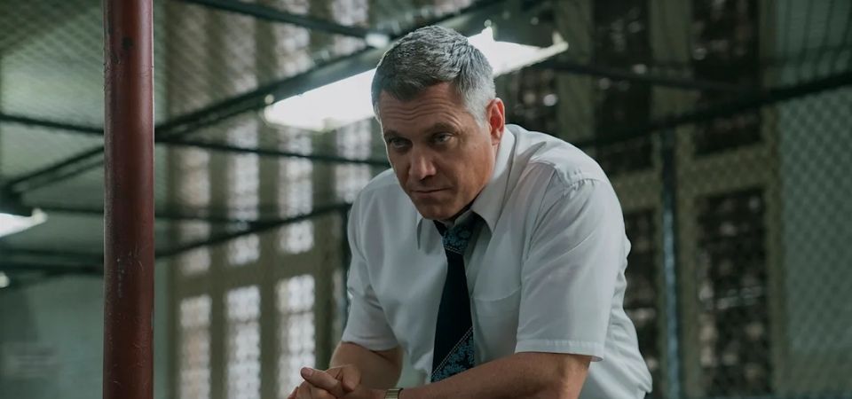 Percy Jackson e os Olimpianos escala Holt McCallany como Atlas na 3ª temporada
