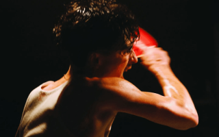 Marty Supreme traz o papel da vida de Timothée Chalamet em um thriller intenso sobre ego e obsessão