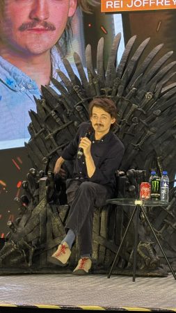 Jack Gleeson conquista fãs brasileiros no SANA 2026 Parte 1