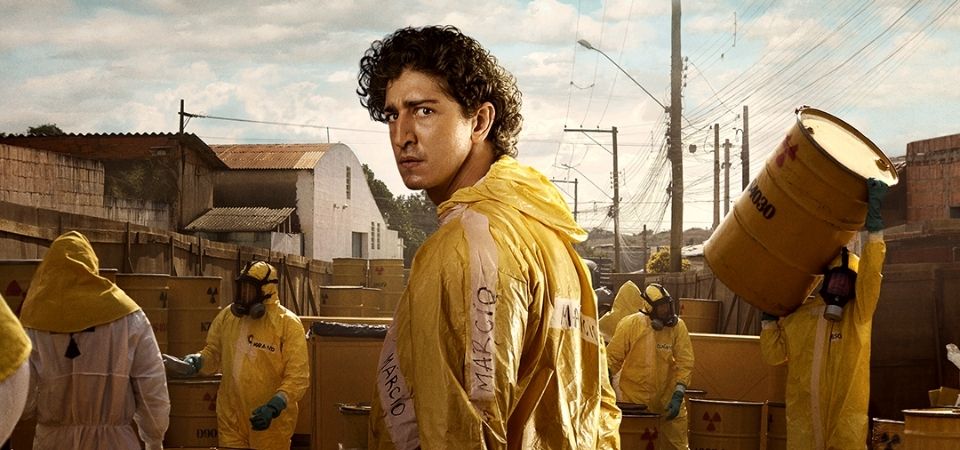 Emergência Radioativa | Nova série da Netflix ganha cartaz e vídeo dos bastidores