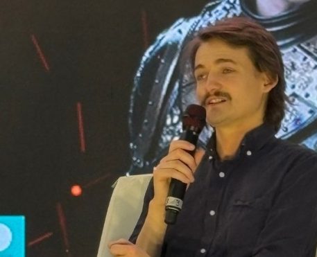 Jack Gleeson conquista fãs brasileiros no SANA 2026 Parte 1