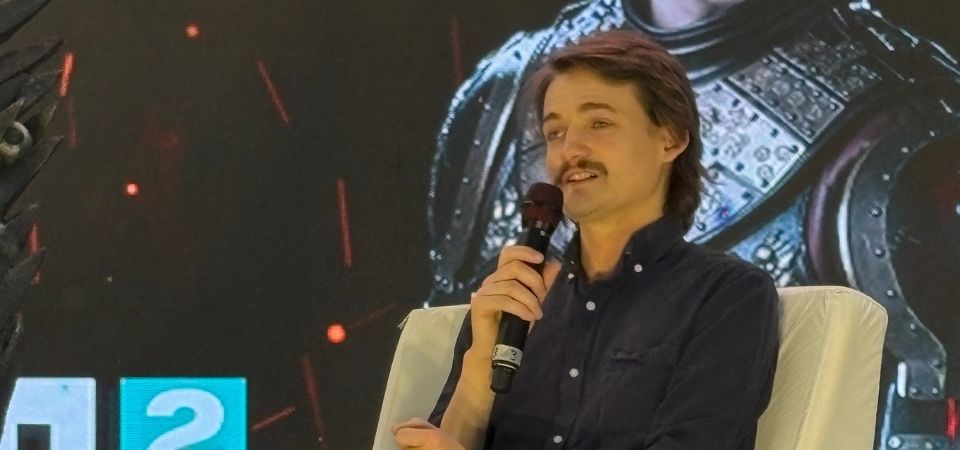 Jack Gleeson conquista fãs brasileiros no SANA 2026 Parte 1