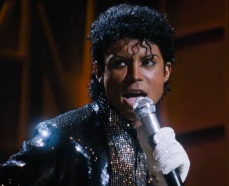 Cinebiografia de Michael Jackson ganha novo trailer