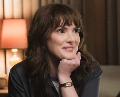 Winona Ryder entra para o elenco da 3ª temporada de Wandinha