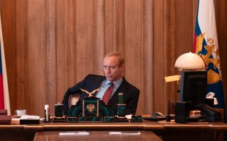 O Mago Do Kremlin | Jude Law e Paul Dano falam sobre o filme