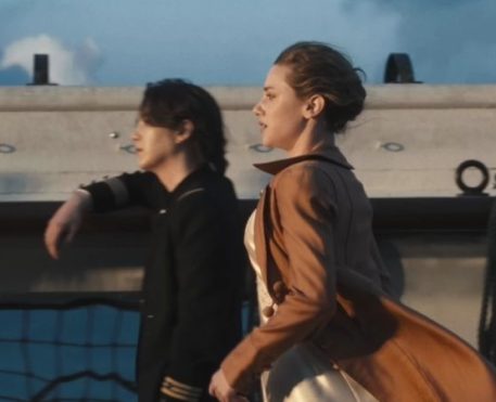 BTS lança novo álbum e clipe estrelado por Lili Reinhart