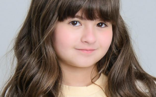 Conversamos com Juju Teófilo, estrela de Uma Babá Milionária