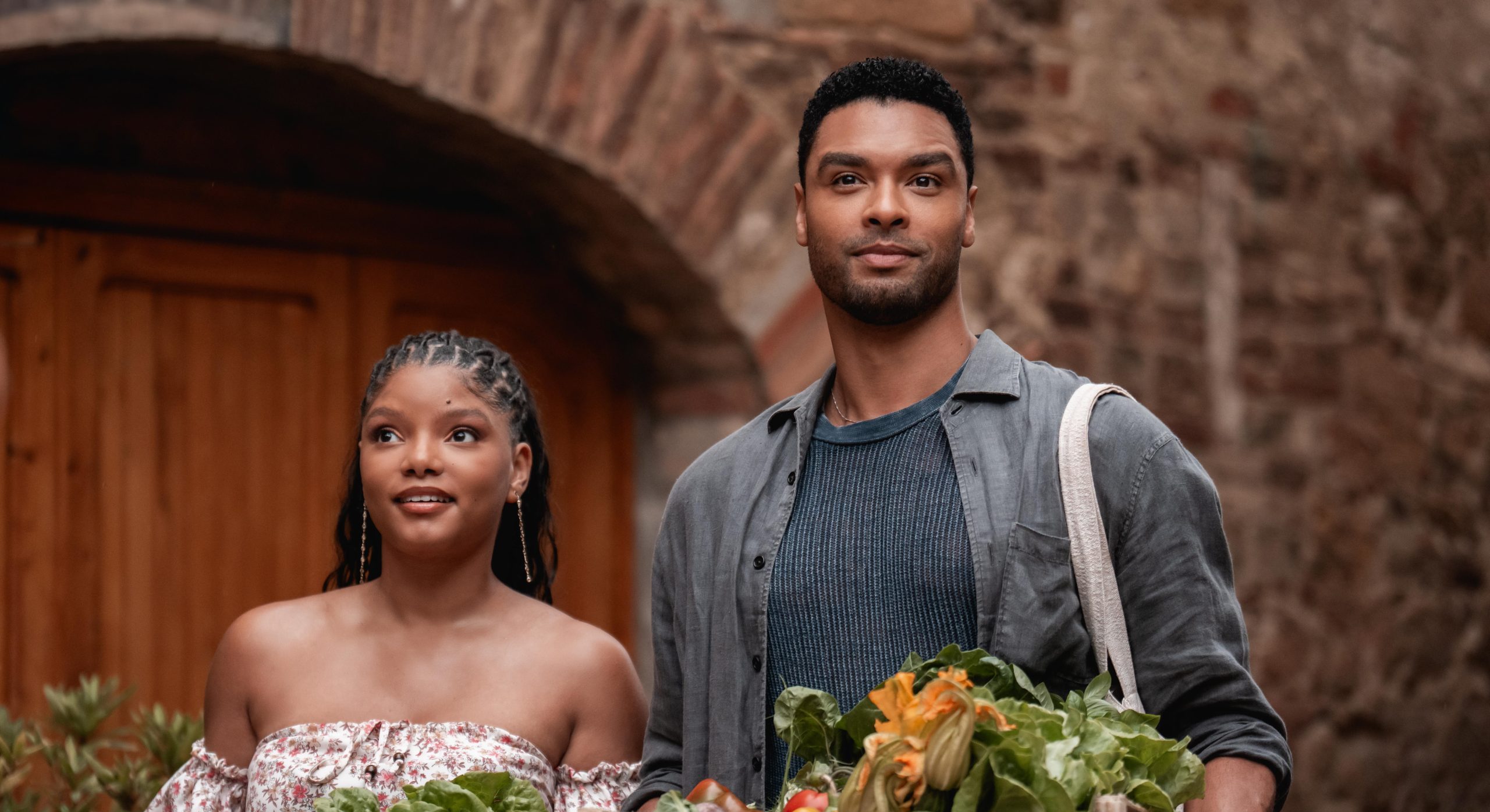 Eu & Você Na Toscana | Romance com Halle Bailey e Regé-Jean Page ganha trailer