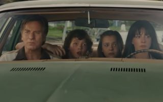 No Fim da Rua | Sci-fi com Anne Hathaway e Ewan McGregor ganha trailer