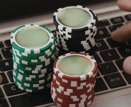 Psicologia no Poker: O Que Separa Iniciantes de Jogadores de Verdade