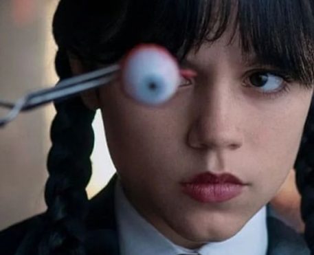 Wandinha | 3ª temporada anuncia a escalação de Lena Headey e James Lance