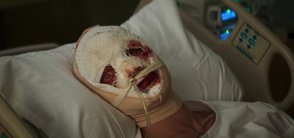 Cara-De-Barro ganha primeiro trailer e revela origem sombria do vilão da DC