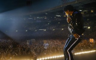 Michael aposta no espetáculo musical, mas foge das controvérsias