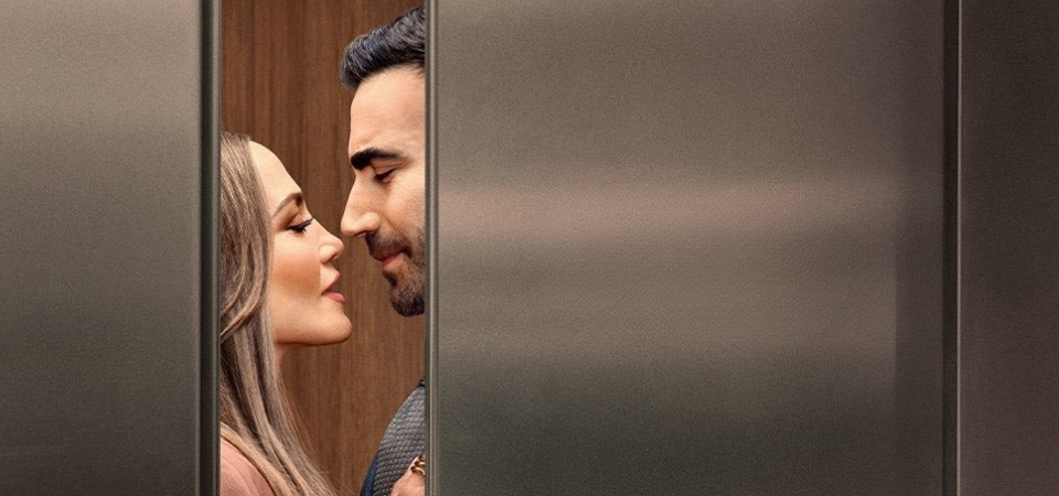 Jennifer Lopez e Brett Goldstein vivem casal no trailer de Paixão de Escritório