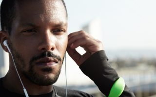 10 músicas de estilos variados para praticar esporte