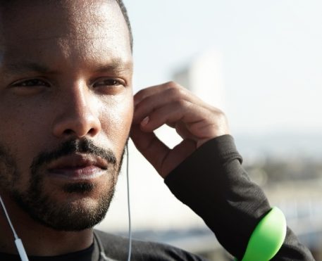 10 músicas de estilos variados para praticar esporte