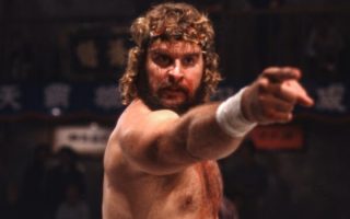 Donald Gibb, astro de A Vingança dos Nerds e O Grande Dragão Branco, morre aos 71 anos