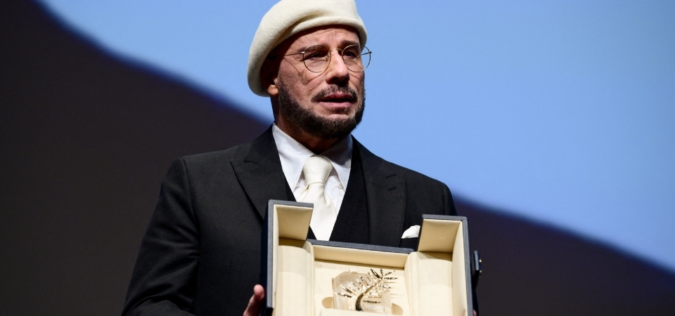 John Travolta recebe Palma de Ouro honorária em Cannes e se emociona: “Mais do que o Oscar”