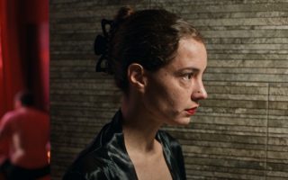 A Vida Secreta de Kika entrega um retrato duro sobre sobrevivência