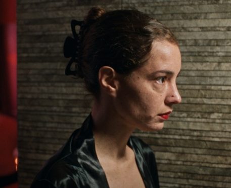 A Vida Secreta de Kika entrega um retrato duro sobre sobrevivência