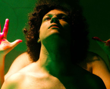 Labirinto dos Garotos Perdidos | Terror queer que contempla os prazeres e temores da carne