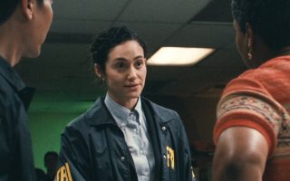 Fúria | Emmy Rossum protagoniza nova série do Disney+, que ganha trailer