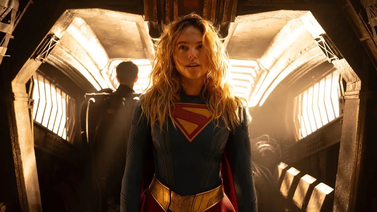 Supergirl: Milly Alcock assume papel da heroína com firmeza, presença e vulnerabilidade