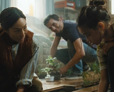 Netflix divulga trailer de A Última Casa, estrelado por Wagner Moura e Greta Lee