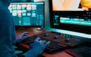 Como criar vídeos curtos de recrutamento de drama que fortalecem a marca do empregador na indústria de manufatura