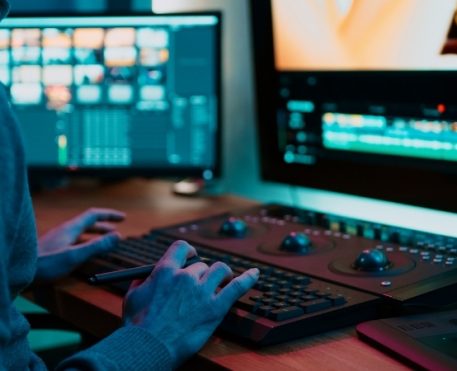 Como criar vídeos curtos de recrutamento de drama que fortalecem a marca do empregador na indústria de manufatura
