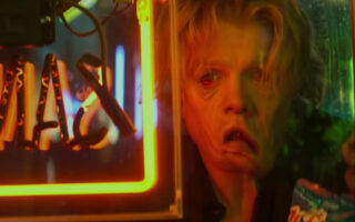 Warner lança novo trailer perturbador de Cara-de-Barro
