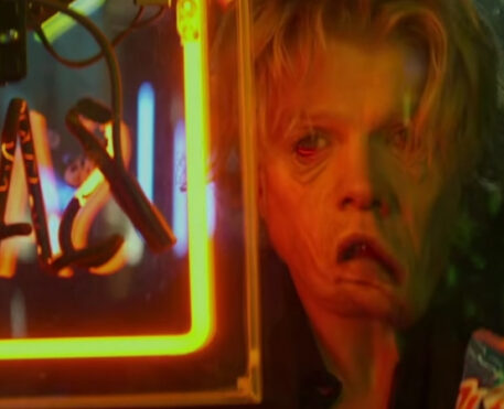 Warner lança novo trailer perturbador de Cara-de-Barro