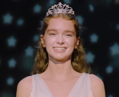 Prime Video divulga teaser e data de estreia de Carrie, a Estranha