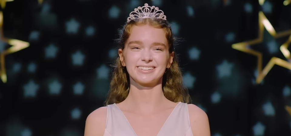 Prime Video divulga teaser e data de estreia de Carrie, a Estranha