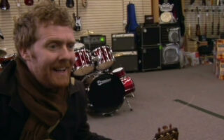 Glen Hansard, ator de Apenas Uma Vez e vencedor do Oscar, morre em acidente de moto