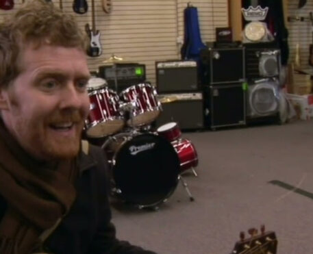 Glen Hansard, ator de Apenas Uma Vez e vencedor do Oscar, morre em acidente de moto