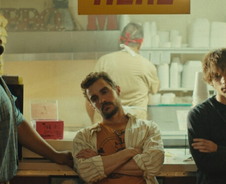 ‘Idiotas’ | Comédia com Dave Franco e Mason Thames ganha data de estreia nos cinemas brasileiros