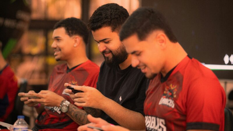 Por Que os MMORPGs Mobile Retro Estão Dominando em 2026