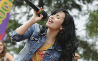 Demi Lovato vai reprisar papel de Mitchie Torres em Camp Rock 3
