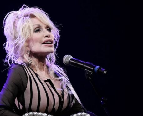Dolly Parton, lenda da música country, morre aos 80 anos