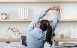 Como a ergonomia ajuda a prevenir dores durante longas sessões de jogo