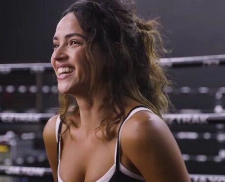 Adria Arjona revela treino pesado para Superman: Homem do Amanhã