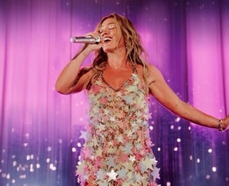 Hilary Duff volta ao Brasil com a The Lucky Me Tour em 2027