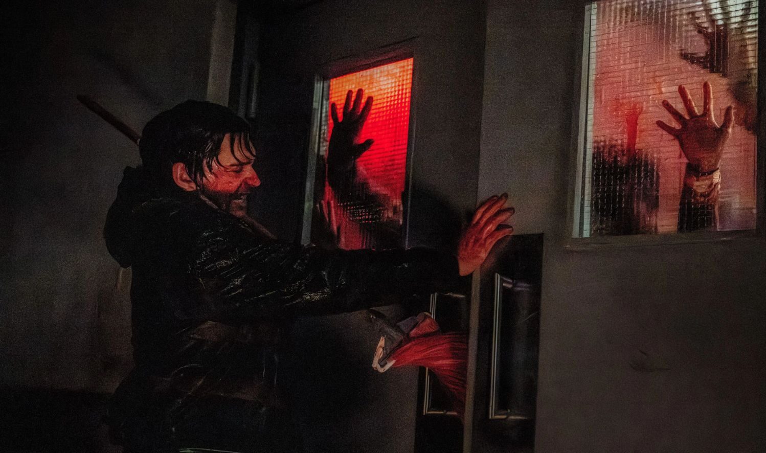 Resident Evil é (surpreendentemente) divertido e aterrorizante ao mesmo tempo