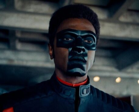Edi Gathegi, de Superman, entra para o elenco de Miami Vice ’85
