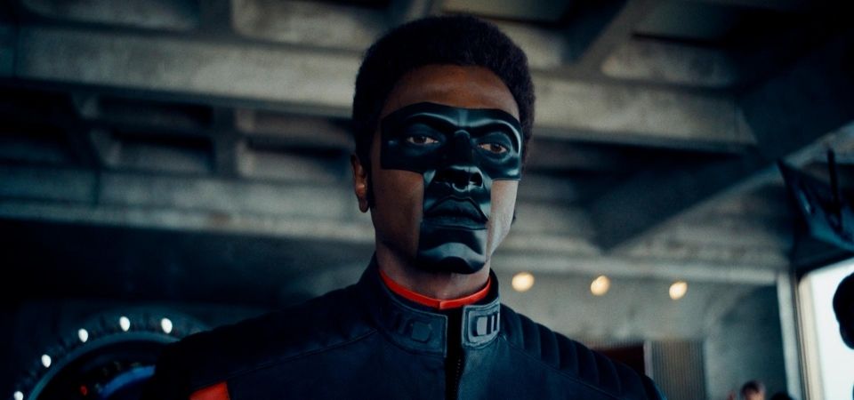 Edi Gathegi, de Superman, entra para o elenco de Miami Vice ’85